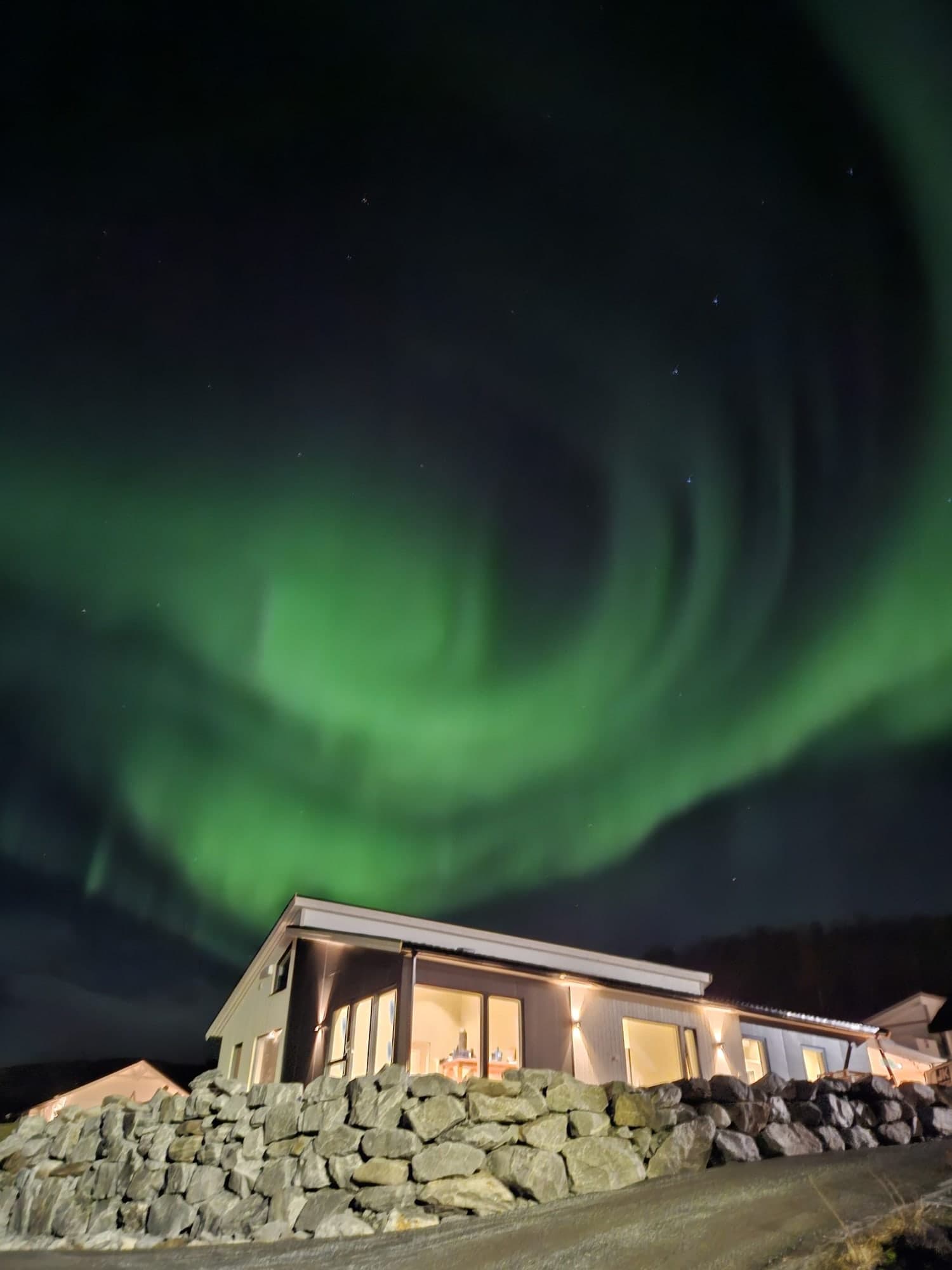 Ferdig enebolig fra JK Bygg under nordlyset